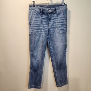 WHBM  Everyday Soft 'Straight Crop' Patch Pocket Jeans in a medium Washed Sz2
